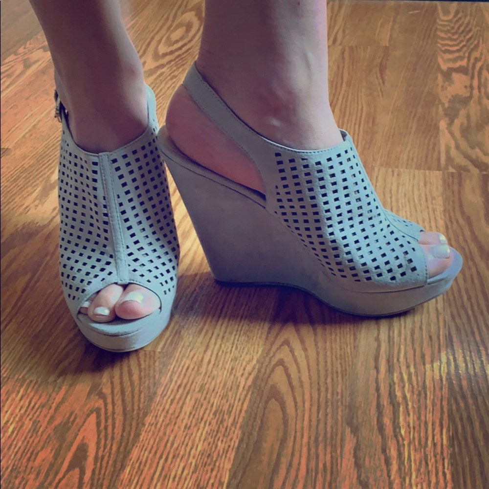 Chinese Laundry Grey Suede Wedges